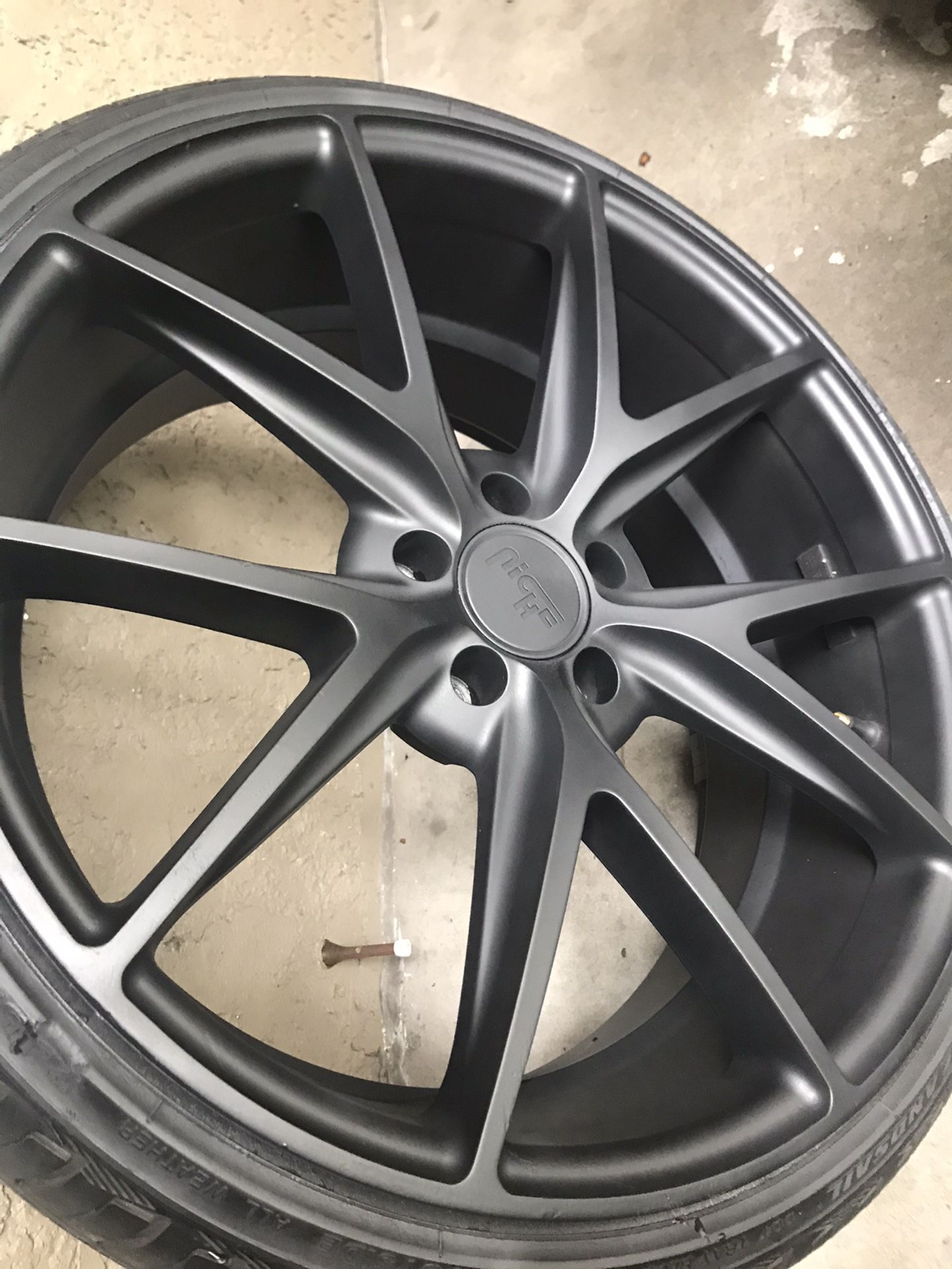 Black niche wheels or rims 20”