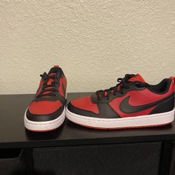 Nike Casual Size 7 Y