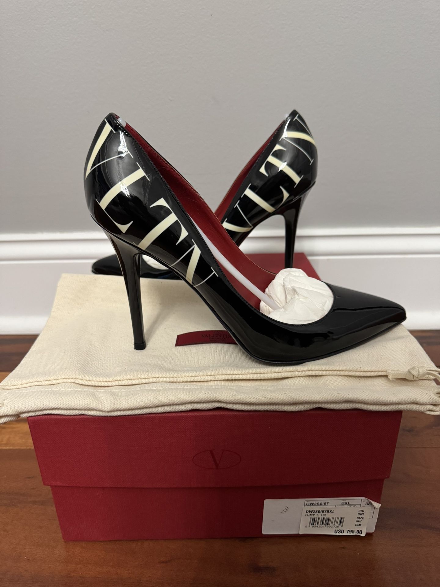 *AUTHENTIC* Valentino Garavani Pump