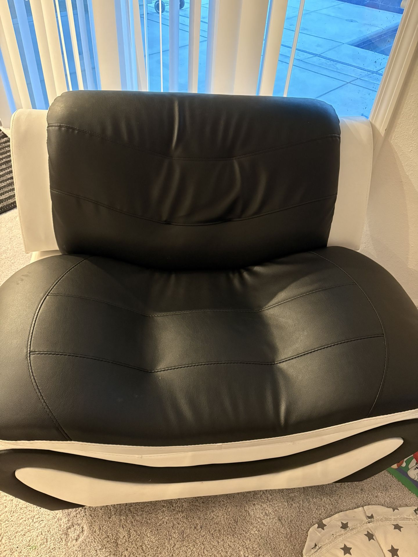 5pc Black & White Sofas