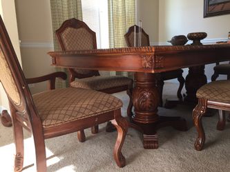 Presidential dining table it’s in good condition retailed at $1900 when I first purchased it