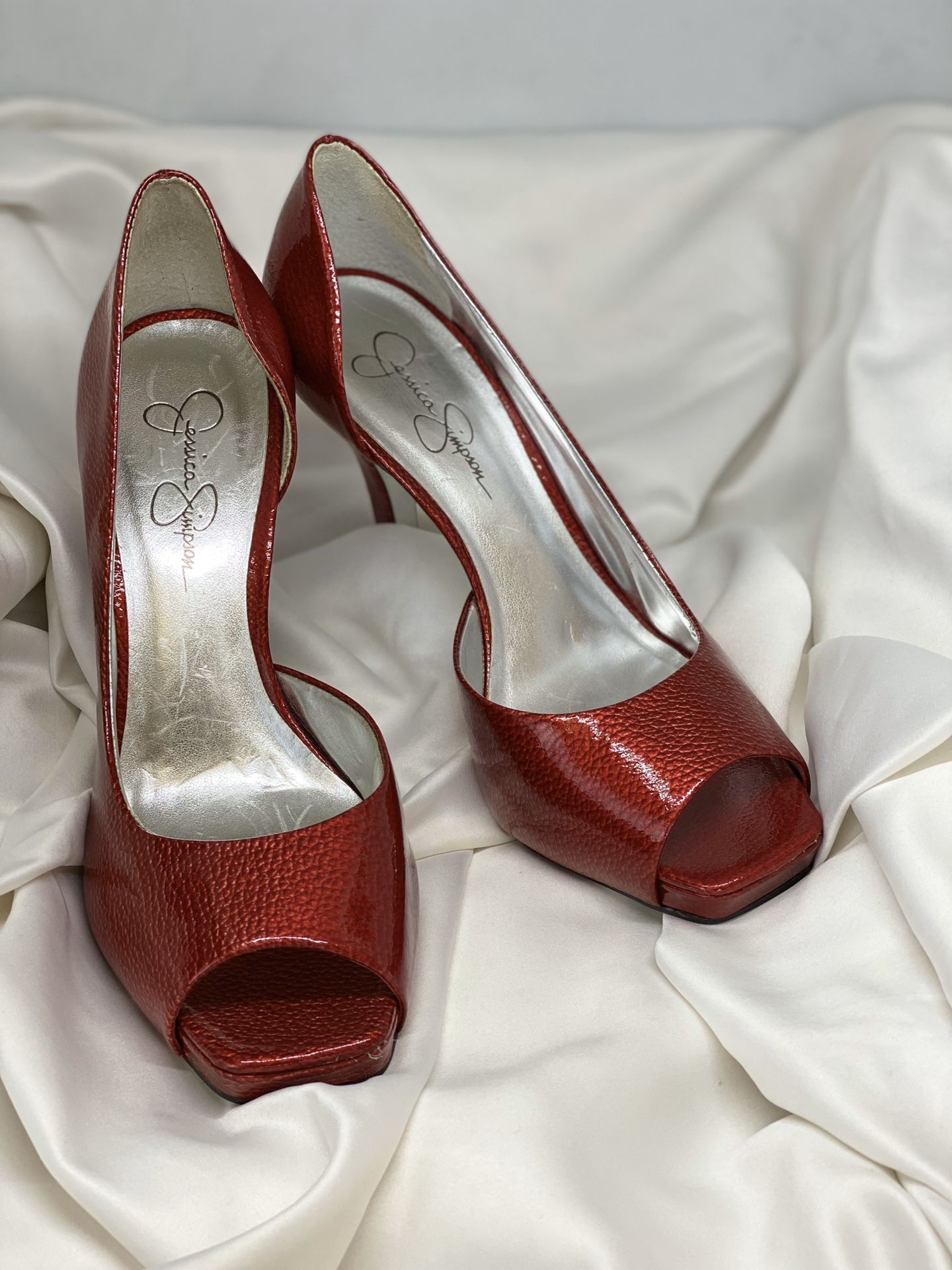 JESSICA SIMPSON Red Patent Leather Pumps