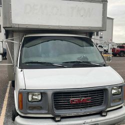 GMC Savanna Box Truck