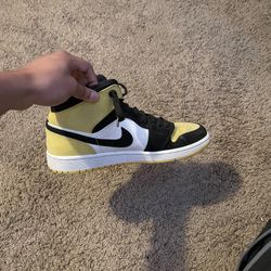 Air Jordan 1 Retro High OG – Yellow, White & Black