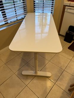 IKEA BEKANT manual sit-stand desk and vintage-style chair set