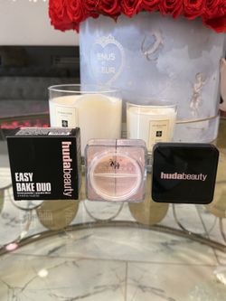 HUDA BEAUTY Easy Bake Blurring Loose Baking & Setting Powder