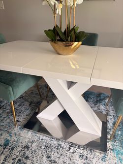 White Gloss Extendable Dining Table