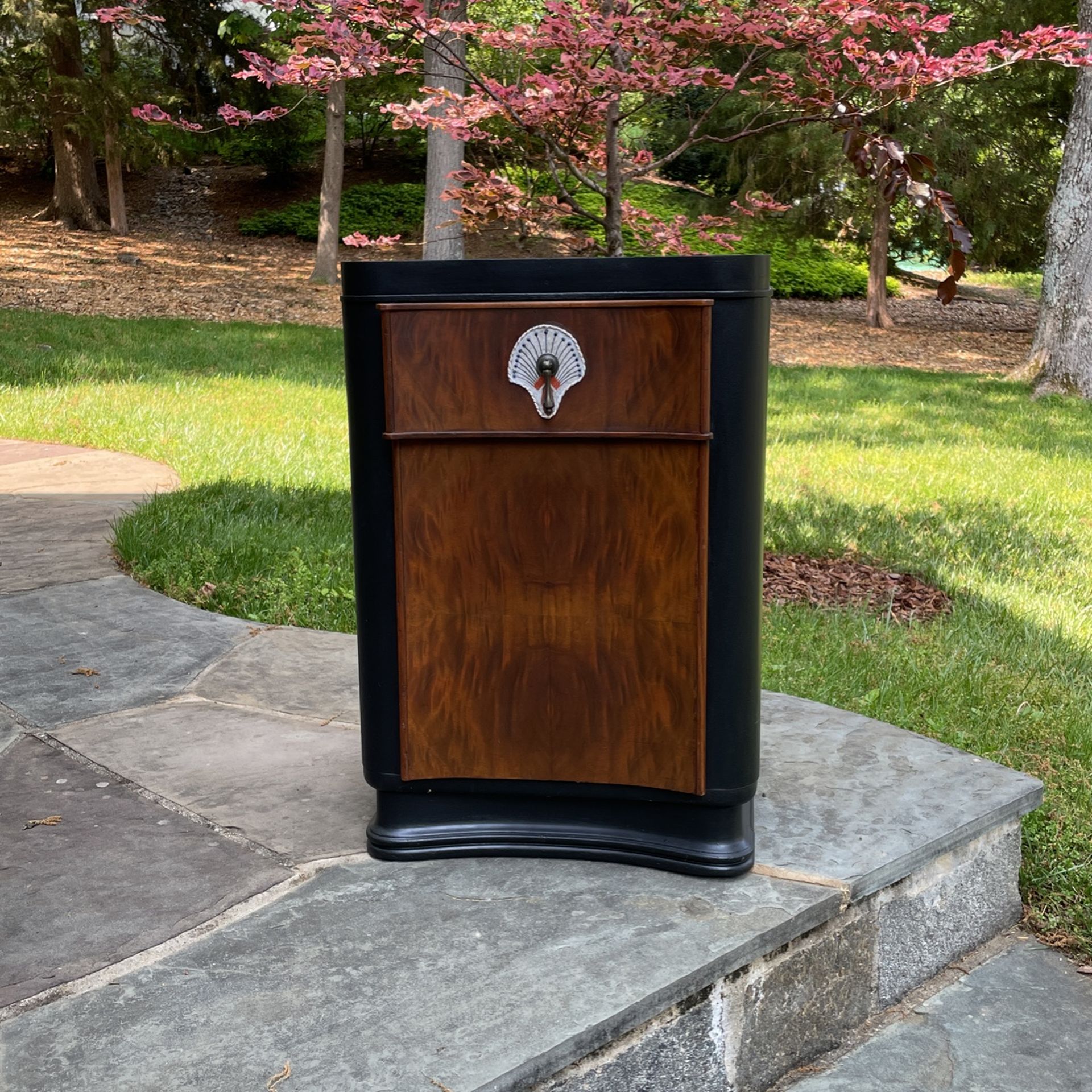 Stylish Art Deco Side/end Table