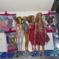 4 Barbies and accessories 