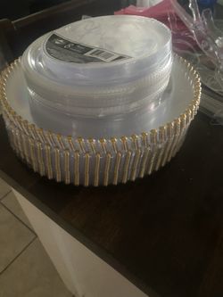 Plastic party plates