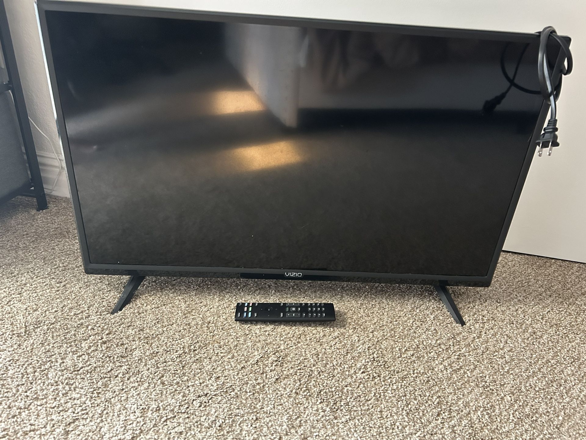 📺 Vizio 32” Smart TV (Model D32f-G1)