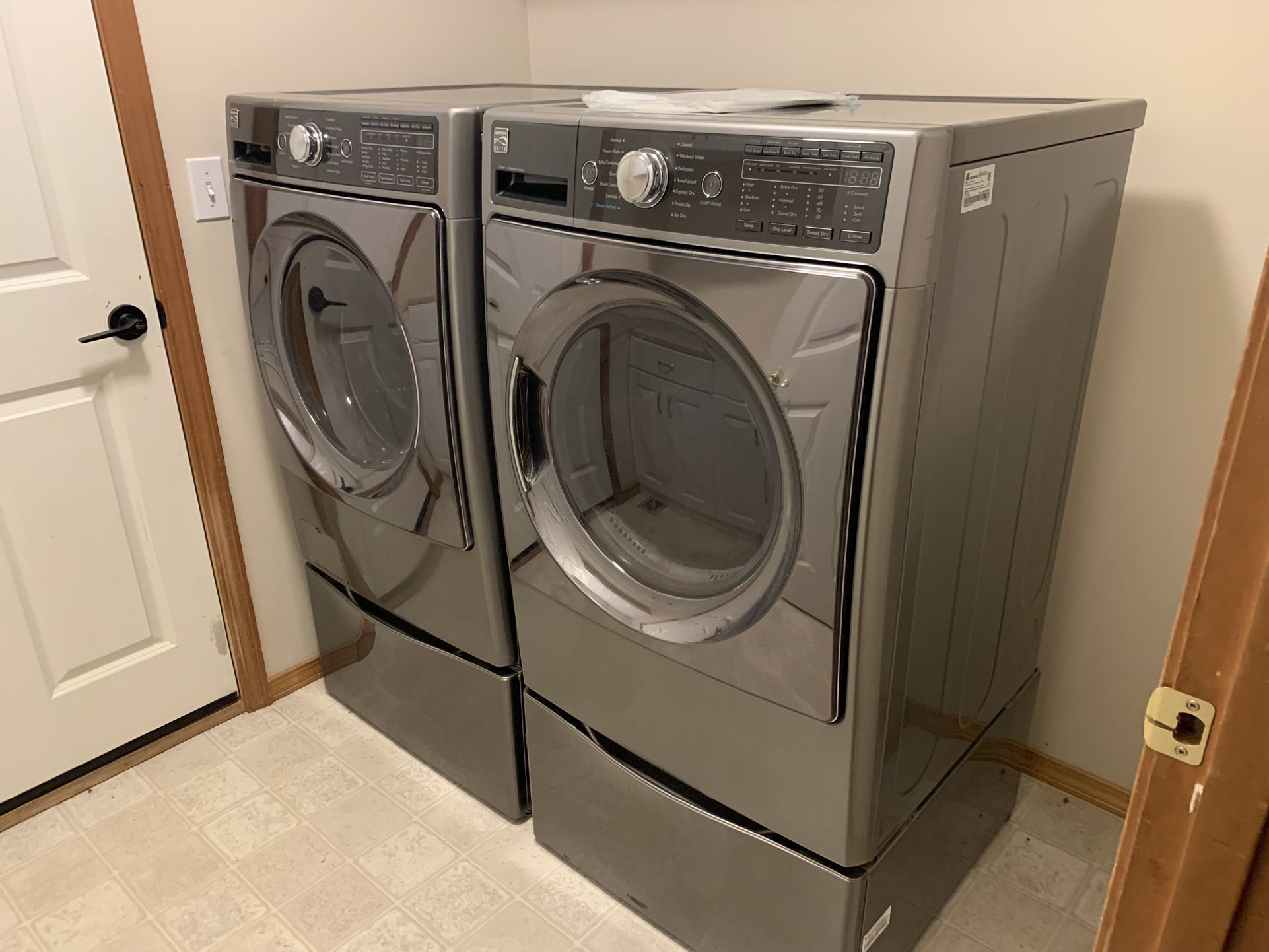 Kenmore Elite Auto Washer & Steam Dryer Set W/ Appliance Pedestals