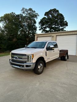 2017 Ford F-350 Super Duty Lariat Crew Cab 4x4