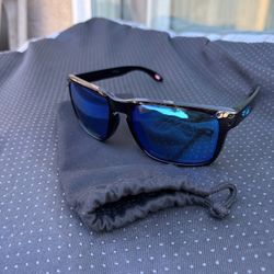 Oakley Holdbrook Xl