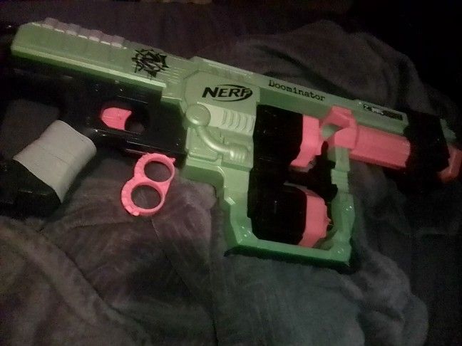 Nerf Zombie Striker