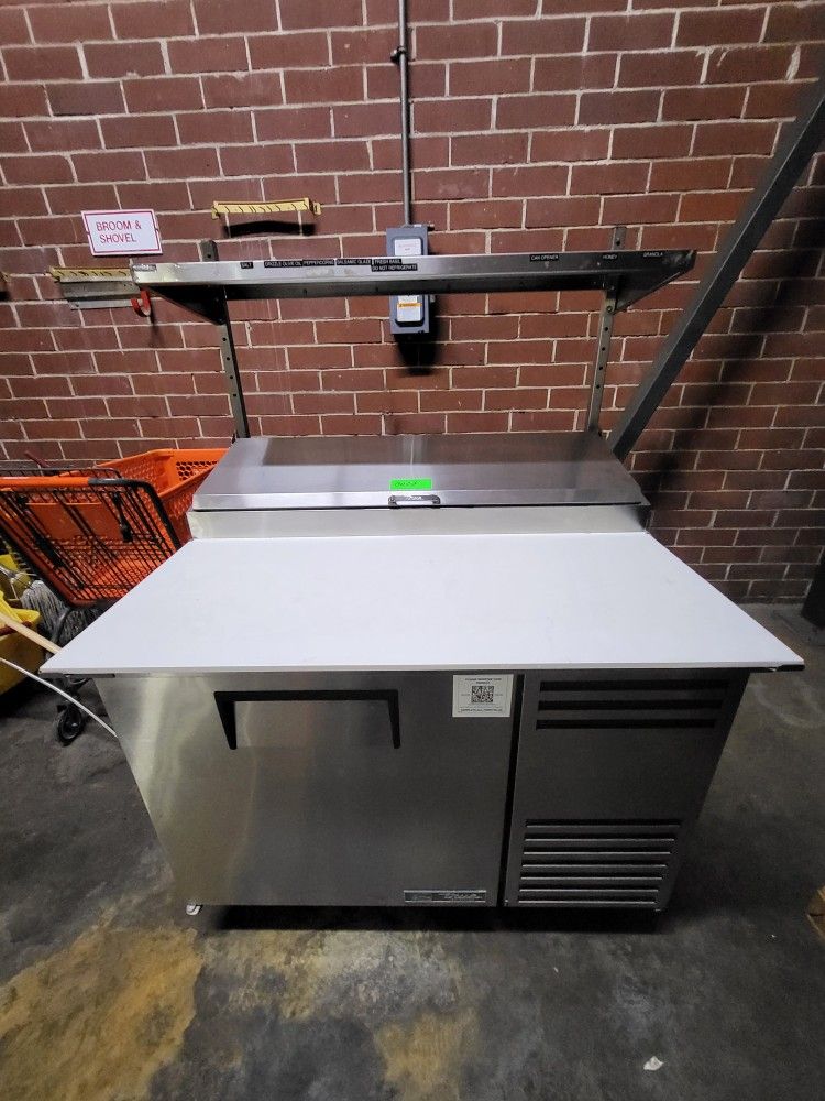 TRUE Deli Station With Removable Cutting Board