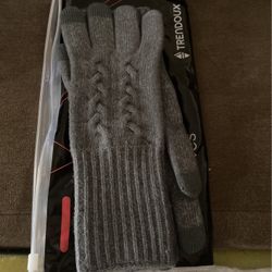 Women’s gray gloves