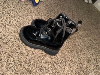 Girls boots size 6c