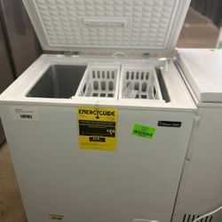 Magic Chef HMCF5W4 5.0 cu. ft. Chest Freezer L2
