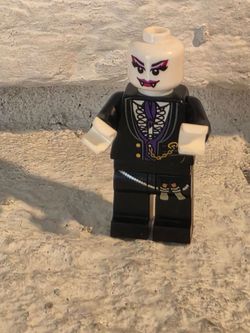 Lego BAM 2018 Minifigure: Vampire Purple Vest (hol172) Halloween No Bat Or Hair