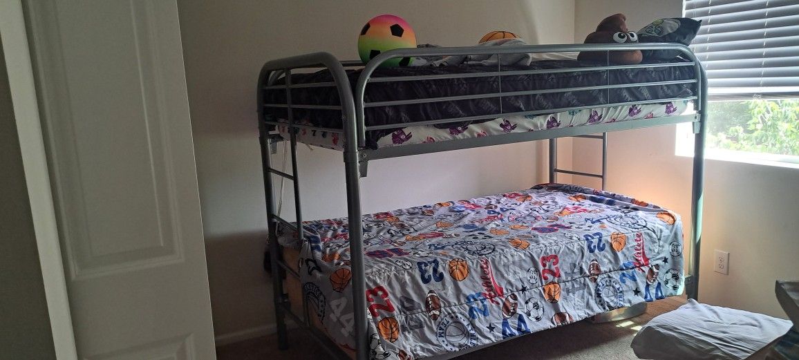 Bunk bed. TWIN OVER TWIN