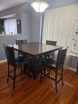 Dining room table