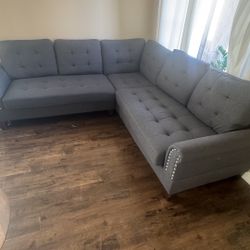 It's a complete room with its coffee table, the table is new, not used, it's in a box