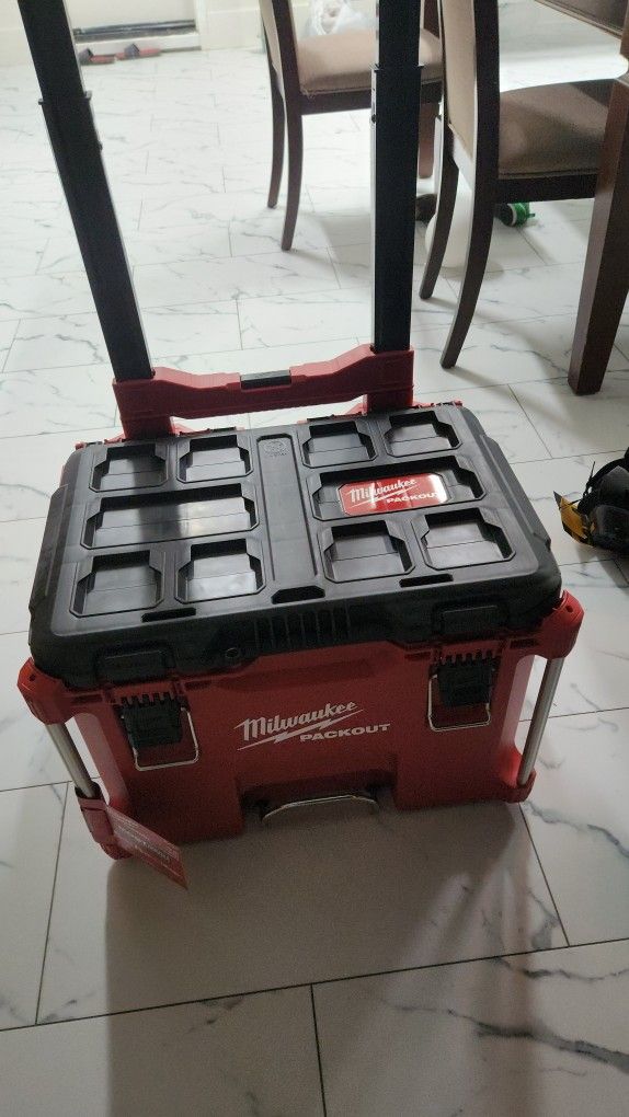 Milwaukee PACKOUT 22 in. Rolling Modular Tool Box Black/Red