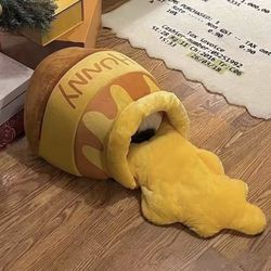 Cat / Dog Bed Winnie The Pooh Hunny Jar Tunnel