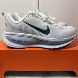 Nike Vomero 18 ( Wmns Size 8 )