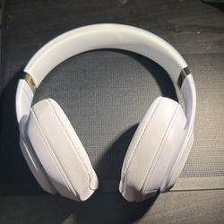 white beats headphones