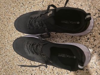 Mens running shoes lot size 13