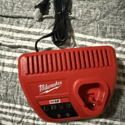 milwaukee  M12 charger