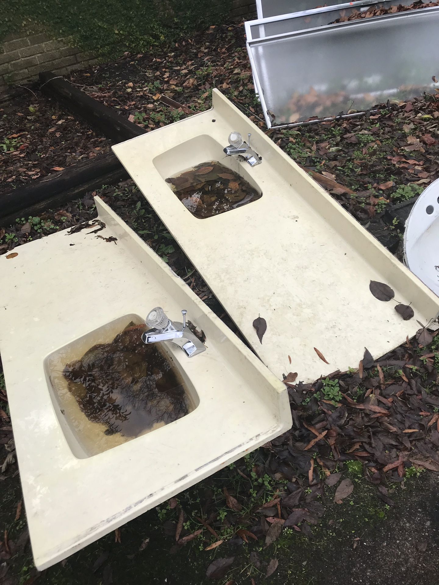 Bathroom sinks