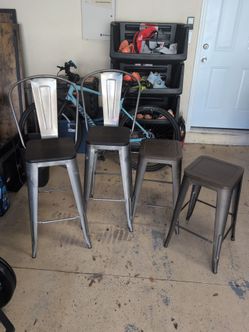Metal Bar Stools with Wood Seats – Set of 4