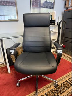 MUST GO TODAY! : Comfortable Desk Chair