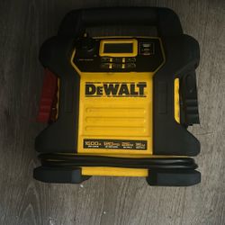 Dewalt 1400 Peak Amp Portable Car Jump IStarter With Digital Air Compressors