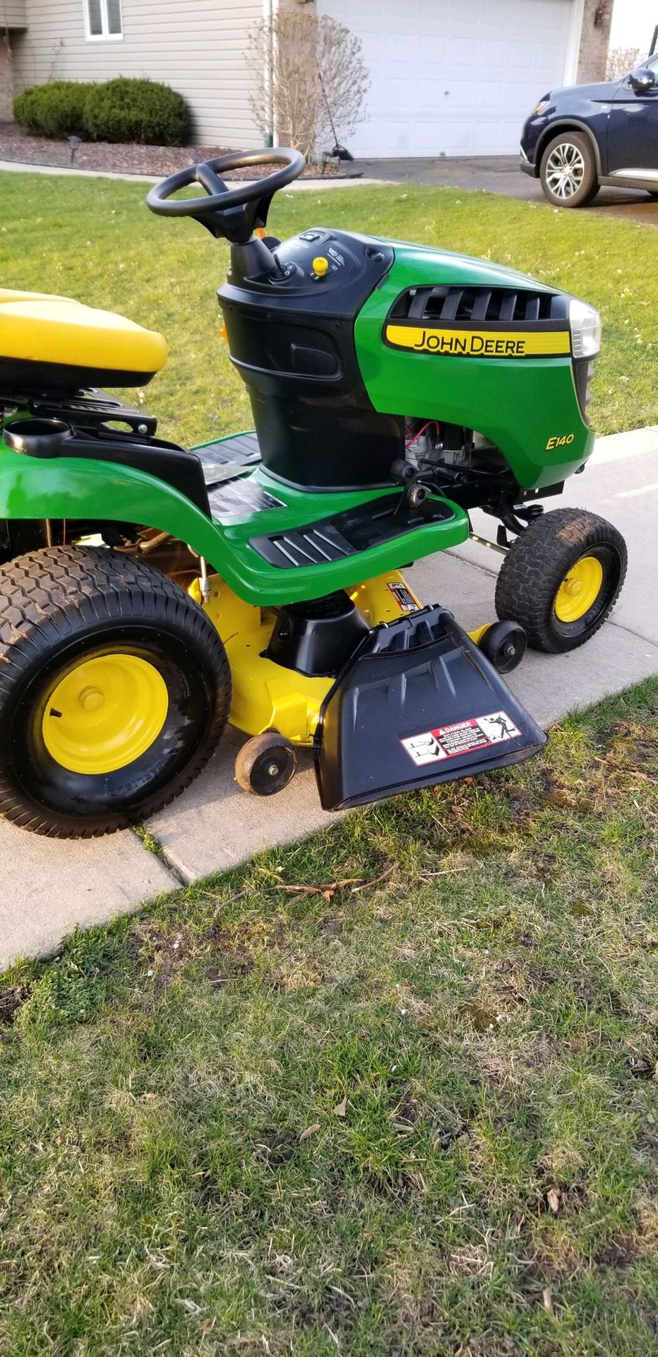 2018 John deer E140 Garden tractor with 22HP Briggs Engine. 48" Deck 29