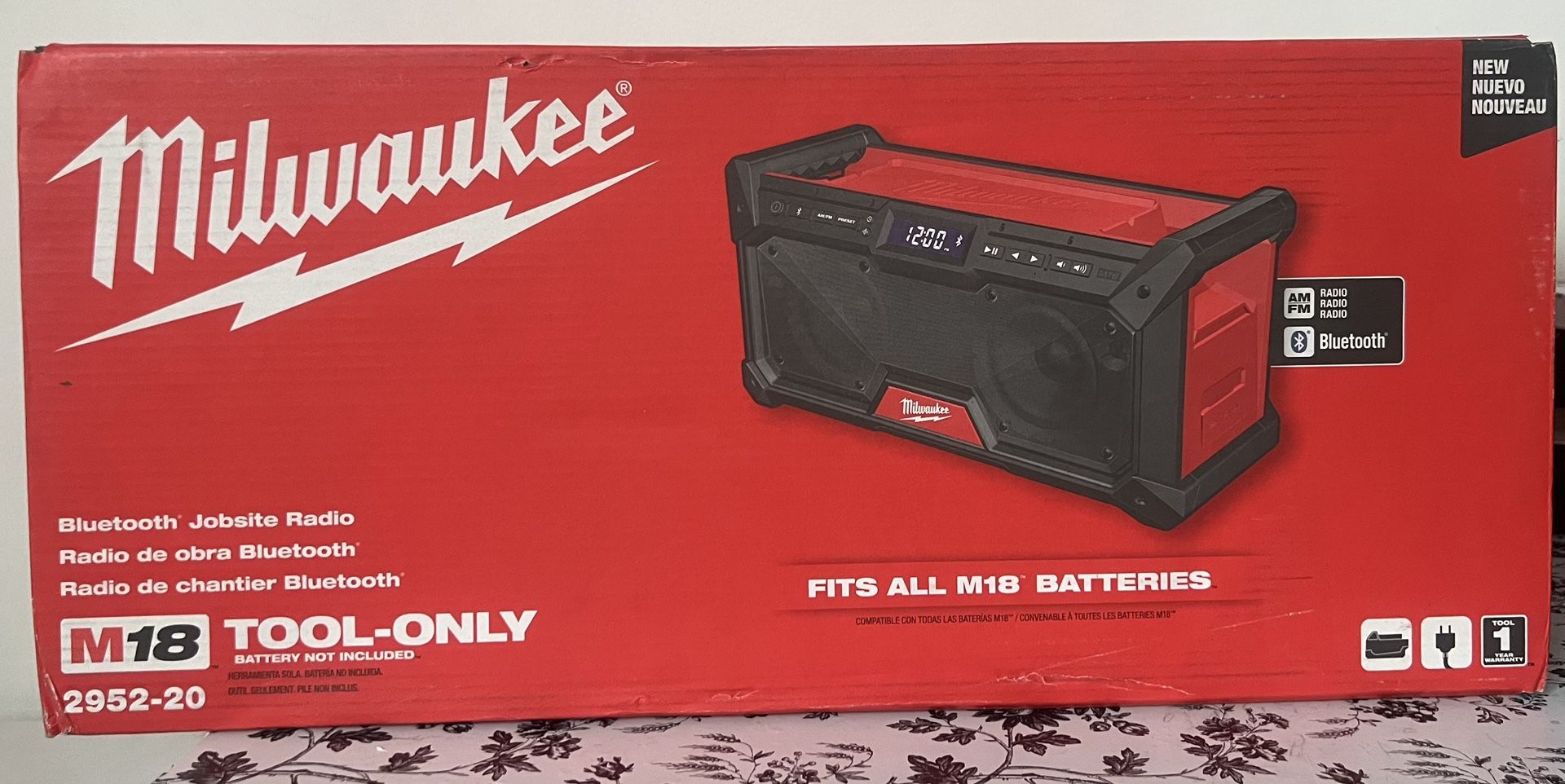 Milwaukee M18 -18V /Lithium-lon Cordless Jobsite Radio