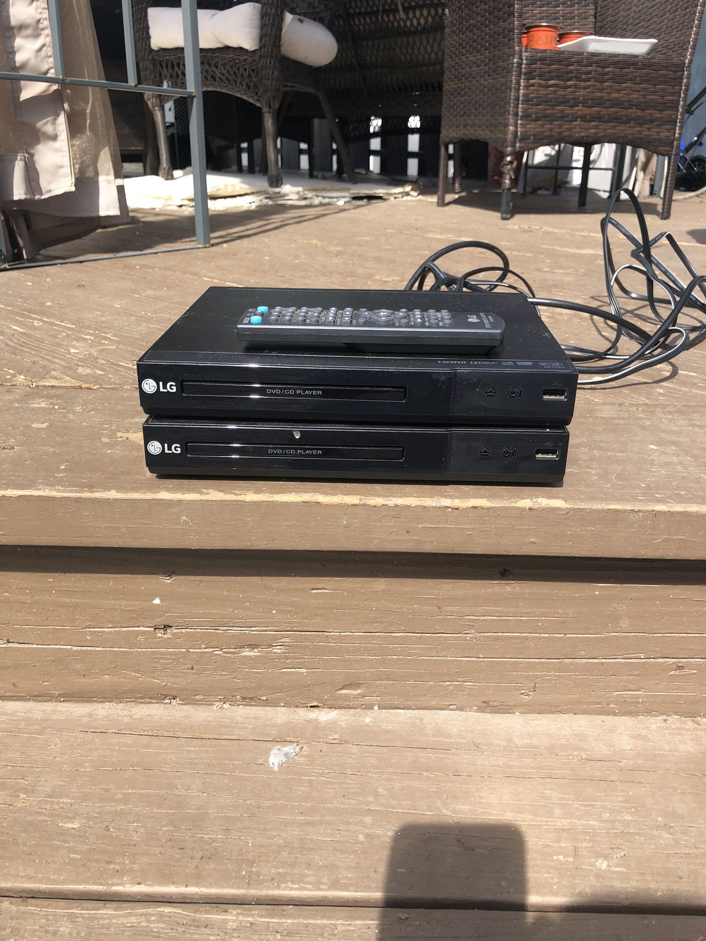 2 DVD Players