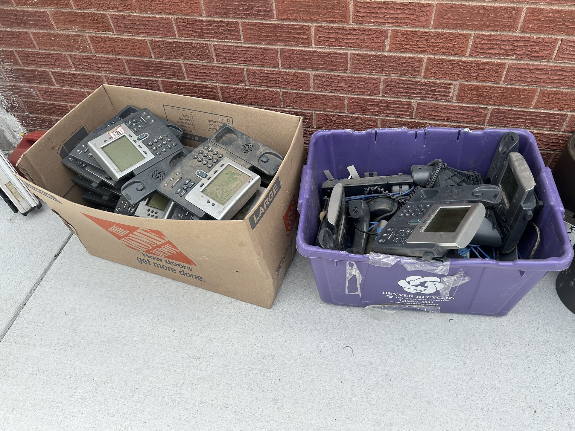 FREE FREE FREE MORE THAN 40 PIECES OF CISCO IP PHONES. UNITS NOT TESTED GOOD FOR SOMEONE WHO RECYCLES OR WANT TO USE IT AS PARTS