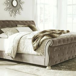 Cassimore King Upholstered Bed

