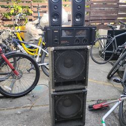 Yamaha Professional Series Amplifier Model P-2200 / electro voice 12" Guitar speakers evm 12L Series II Speakers Are In New Condition