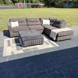 Gray Sectional Sofa with Ottoman – Excellent Condition