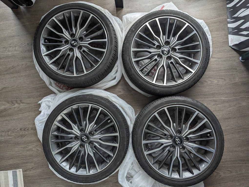 Set Of 4x 18″ wheels and tires. Hyundai TPMS and Hankook Ventus S1 noble2 tires