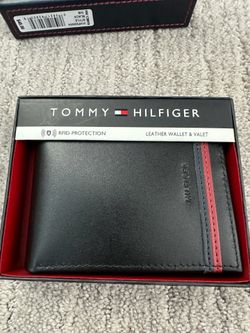 NEW Chic Tommy Hilfiger leather wallet in box