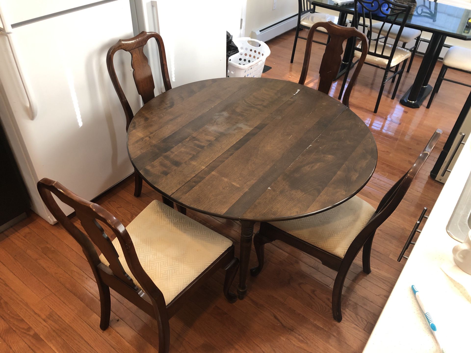 Fold out kitchen table + 4 chairs