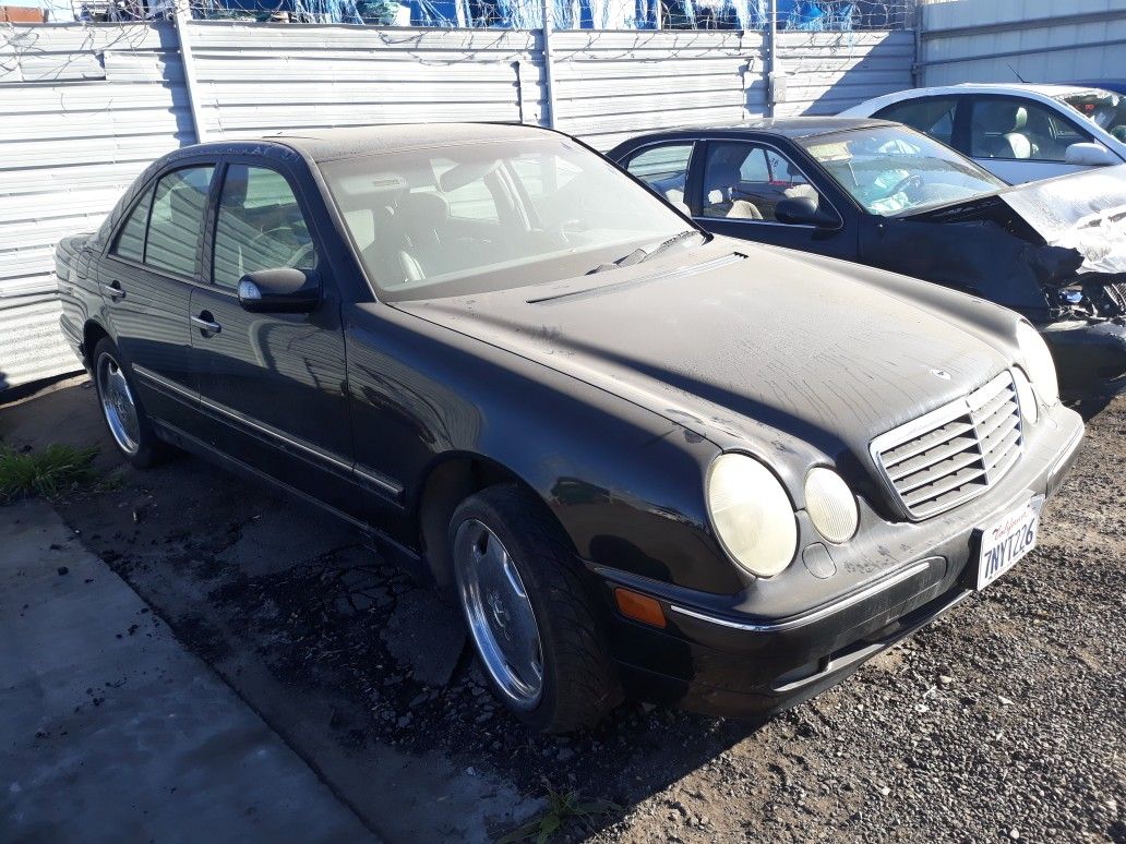 2001 Mercedes Benz E430 for parts only