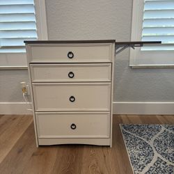 Light-Up Makeup Vanity Set With Flip-Top Mirror