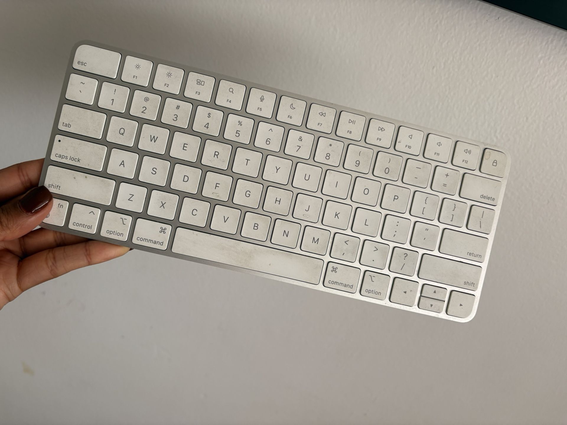 Apple Wireless Keyboard (Model A1314) – Excellent Condition